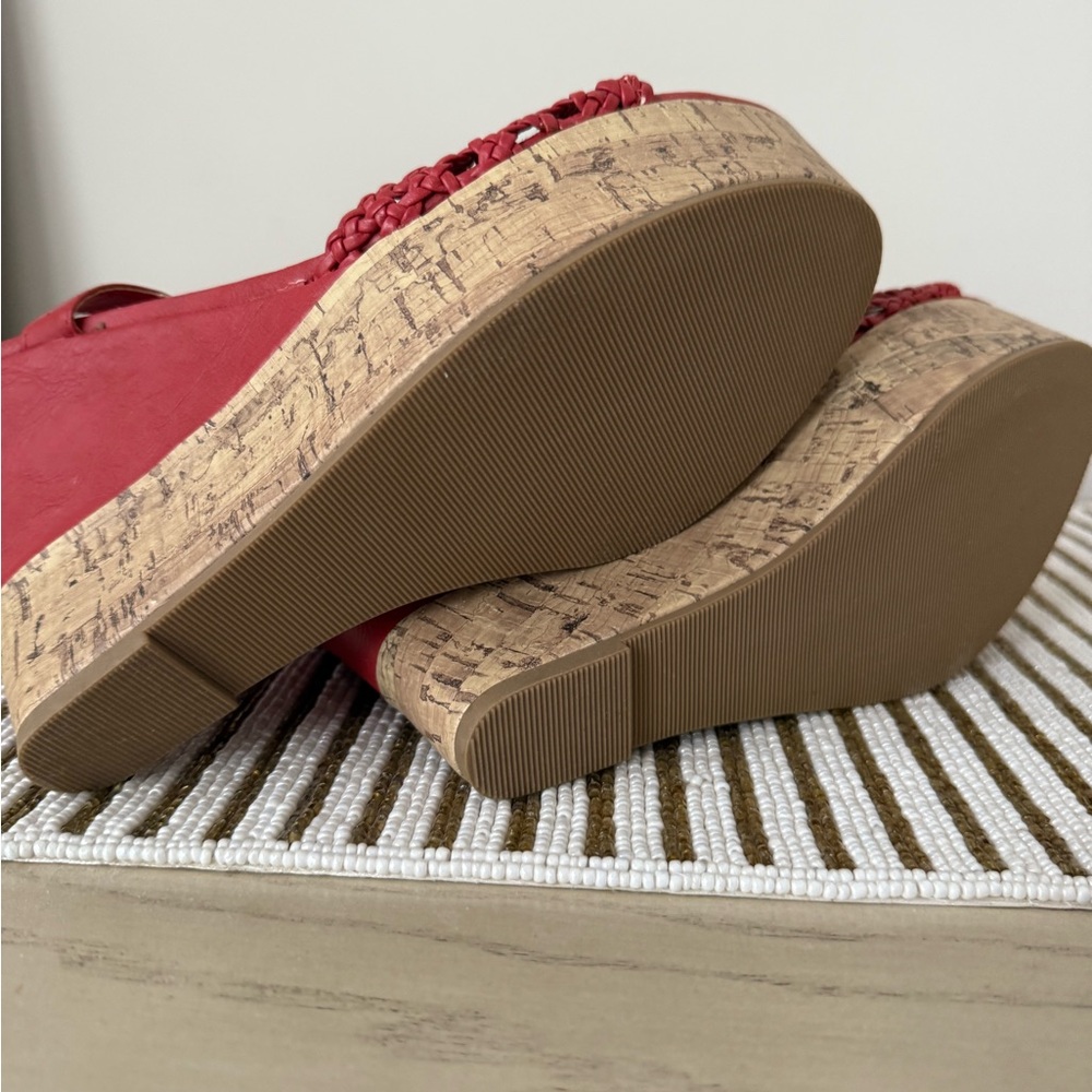 Madden Girl
Sandal red cork platform
